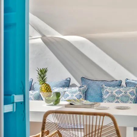 Mykonian Mews Luxury Villa Psarrou